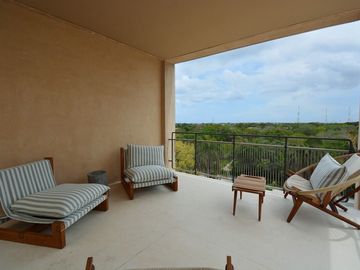 RETIRO DE LUJO EN COMUNIDAD CON CAMPO DE GOLF EN CORASOL