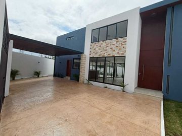 En Venta casa de 2 plantas en Fracc. Altabrisa, 3 rec, alberca
