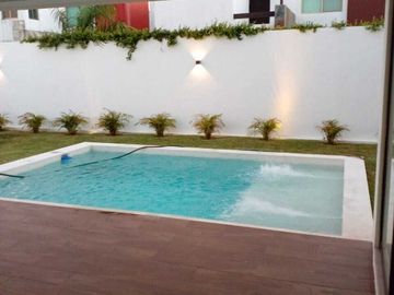 En Venta casa de 2 plantas en Fracc. Altabrisa, 3 rec, alberca