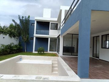 En Venta casa de 2 plantas en Fracc. Altabrisa, 3 rec, alberca