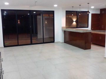 En Venta casa de 2 plantas en Fracc. Altabrisa, 3 rec, alberca