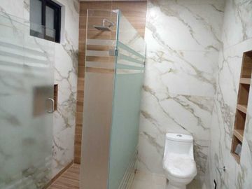 En Venta casa de 2 plantas en Fracc. Altabrisa, 3 rec, alberca