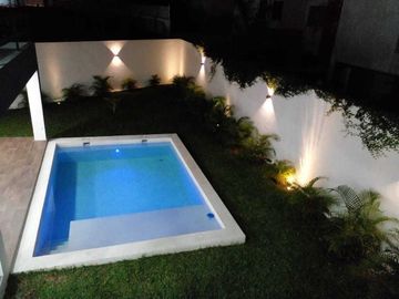 En Venta casa de 2 plantas en Fracc. Altabrisa, 3 rec, alberca