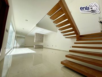 CASA EN VENTA EN LAS PRIVANZAS