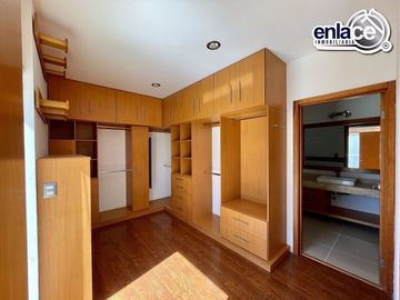 CASA EN VENTA EN LAS PRIVANZAS