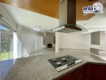 CASA EN VENTA EN LAS PRIVANZAS