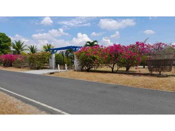 VENTA DE CASA EN LAS LAJAS DE CHAME, HACIA LA MONTAÑA
