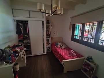 VENTA CASA 4 AMBIENTES MORENO