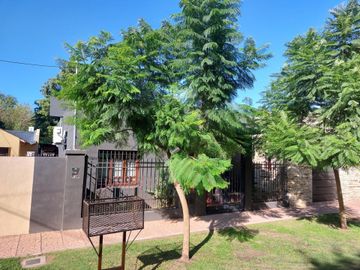 VENTA CASA 4 AMBIENTES MORENO