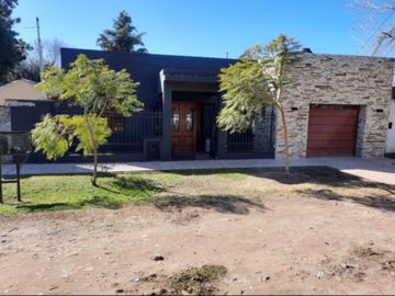 VENTA CASA 4 AMBIENTES MORENO