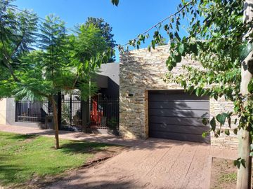 VENTA CASA 4 AMBIENTES MORENO