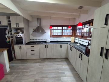VENTA CASA 4 AMBIENTES MORENO