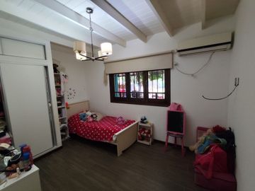 VENTA CASA 4 AMBIENTES MORENO