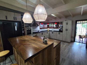 VENTA CASA 4 AMBIENTES MORENO
