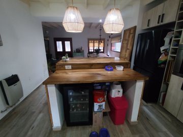 VENTA CASA 4 AMBIENTES MORENO