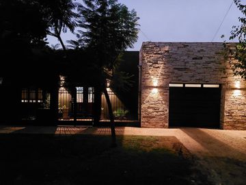 VENTA CASA 4 AMBIENTES MORENO