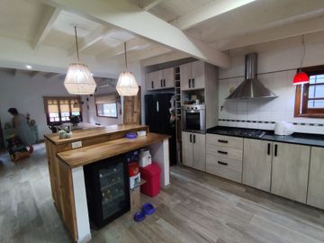 VENTA CASA 4 AMBIENTES MORENO