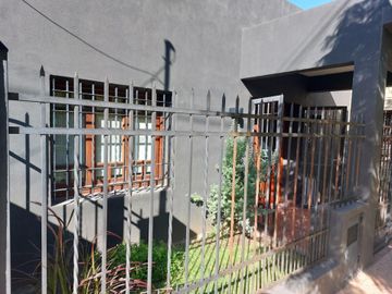 VENTA CASA 4 AMBIENTES MORENO