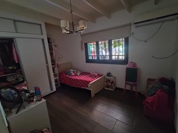 VENTA CASA 4 AMBIENTES MORENO
