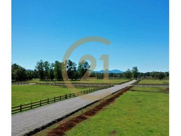 Parcelas con agua y energía eléctrica en condomino