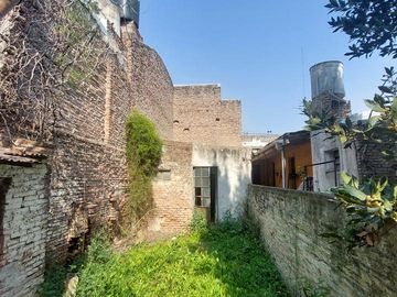 OPORTUNIDAD, Casa a reciclar - A la venta en el centro de Cañuelas