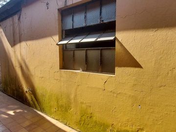 OPORTUNIDAD, Casa a reciclar - A la venta en el centro de Cañuelas