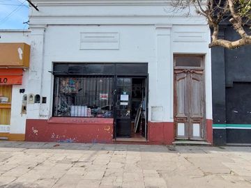 OPORTUNIDAD, Casa a reciclar - A la venta en el centro de Cañuelas