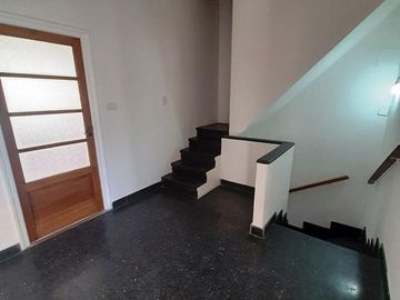 Importante casa en PA con cochera - Terraza con parrillero