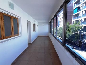 Importante casa en PA con cochera - Terraza con parrillero