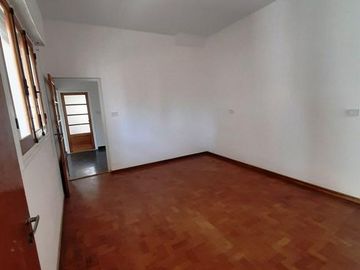 Importante casa en PA con cochera - Terraza con parrillero