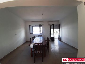 Importante casa en PA con cochera - Terraza con parrillero