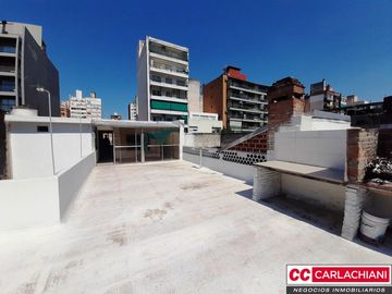 Importante casa en PA con cochera - Terraza con parrillero