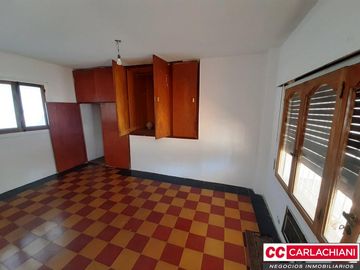 Importante casa en PA con cochera - Terraza con parrillero