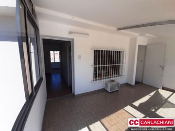Importante casa en PA con cochera - Terraza con parrillero