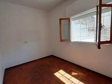 Importante casa en PA con cochera - Terraza con parrillero