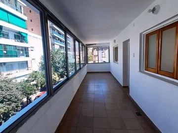 Importante casa en PA con cochera - Terraza con parrillero
