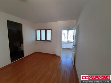 Importante casa en PA con cochera - Terraza con parrillero