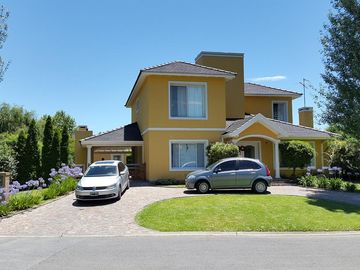 Casa con Piscina en venta en Fincas de Iraola I
