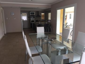 Casa con Piscina en venta en Fincas de Iraola I