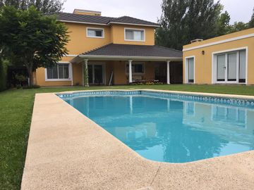 Casa con Piscina en venta en Fincas de Iraola I