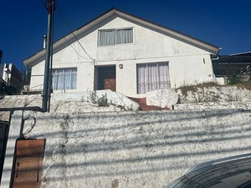 Se vende Amplia Casa Población Esperanza