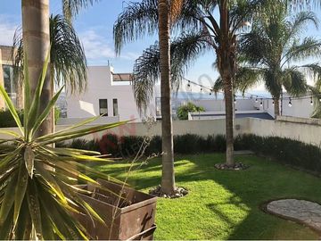 Casa en venta, zona segura y exclusiva con magnificas vistas a la ciudad