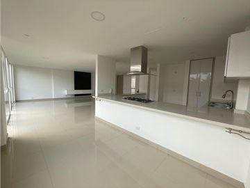 se vende moderna casa en Hacienda el Castillo-Jamundi