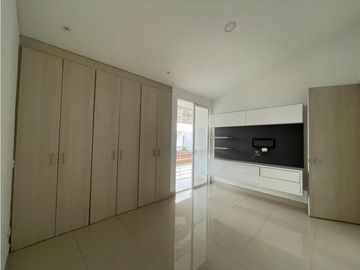 se vende moderna casa en Hacienda el Castillo-Jamundi