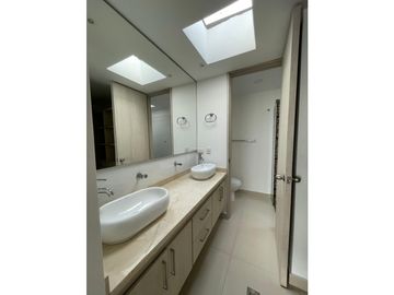 se vende moderna casa en Hacienda el Castillo-Jamundi