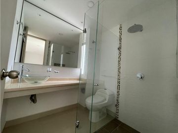 se vende moderna casa en Hacienda el Castillo-Jamundi