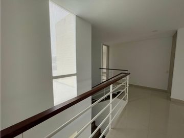 se vende moderna casa en Hacienda el Castillo-Jamundi