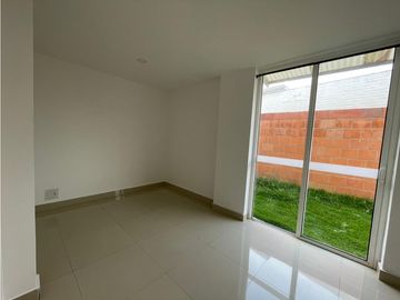 se vende moderna casa en Hacienda el Castillo-Jamundi