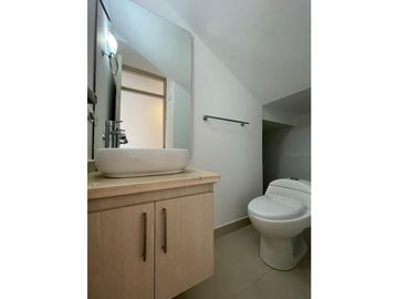 se vende moderna casa en Hacienda el Castillo-Jamundi