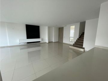 se vende moderna casa en Hacienda el Castillo-Jamundi